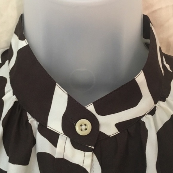 Banana Republic giraffe
print blouse size small - Picture 5 of 6